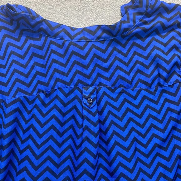 Riley+James V-neck, sheer blouse Size 3X Quarter Length Button-up Sleeve,Blue - Picture 6 of 10